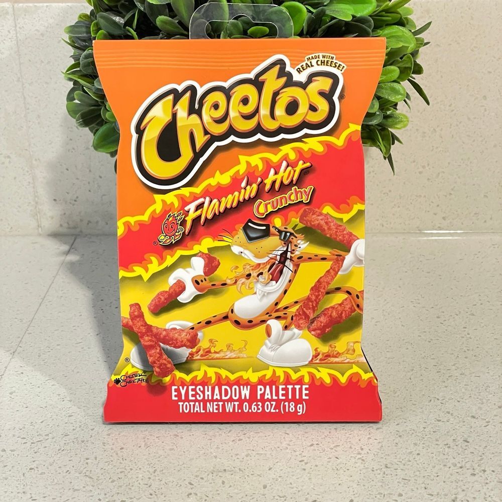 Cheetos‎ Flamin Hot Crunchy Eyeshadow Palette 12 Shades Chester Cheetah Mirror